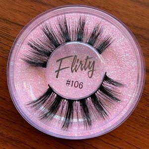 Hello I am selling new eyelashes